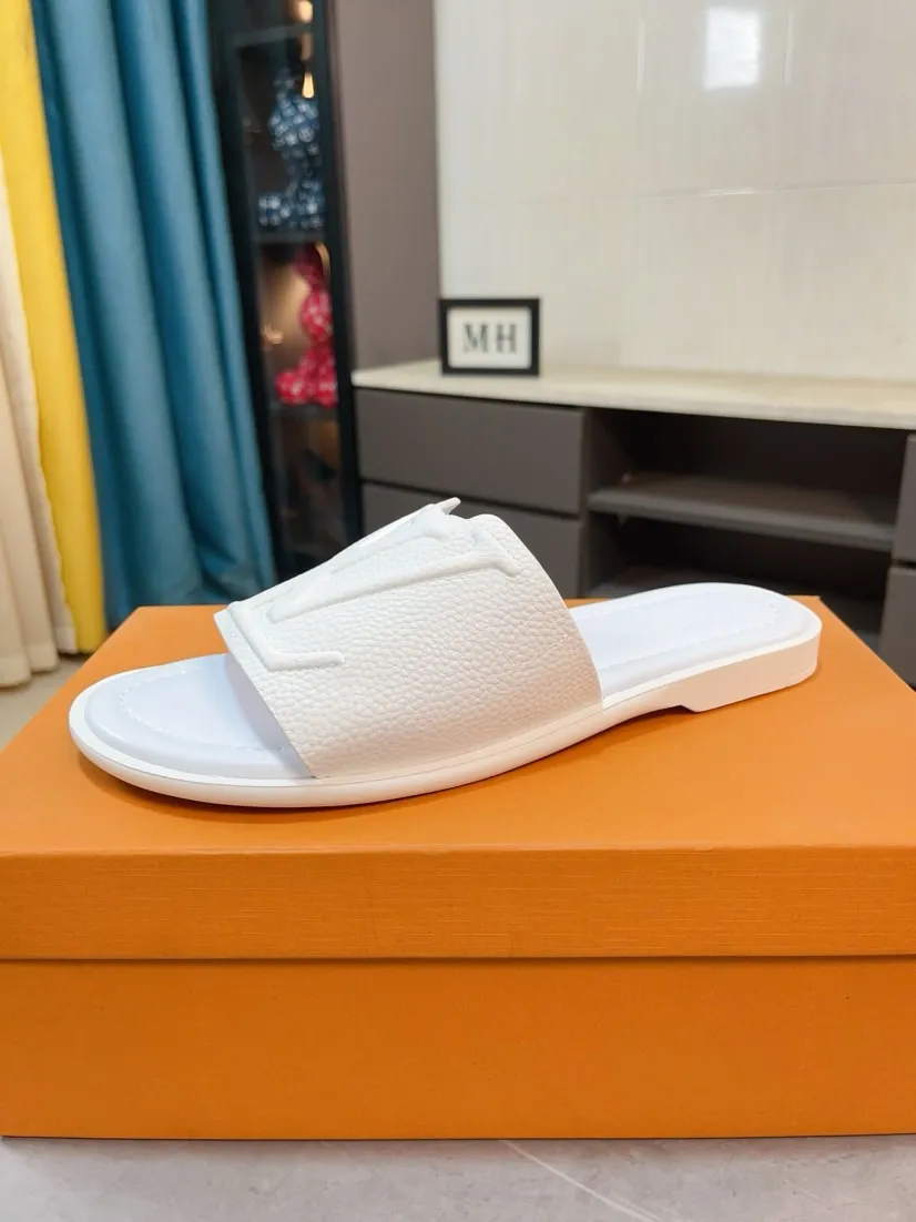 Men's shoes 💰300🌸🌸LV Ordinary men's spring and summer slippers, uppers imported from Italy, cowhide fabric, logo graphics, high-quality craftsmanship, soles: original soles specially provided by the original factory, exclusive movable molded soles super comfortable, original factory single goods, 🔍🔍high quality, you can enter and exit the counter at will, welcome to compare, size 38-45